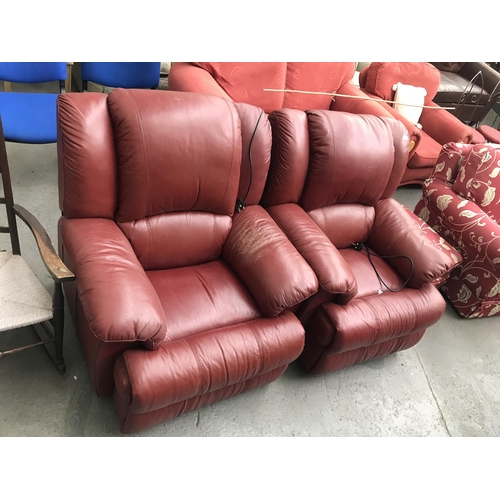 500 - 2 Leather electric recliners