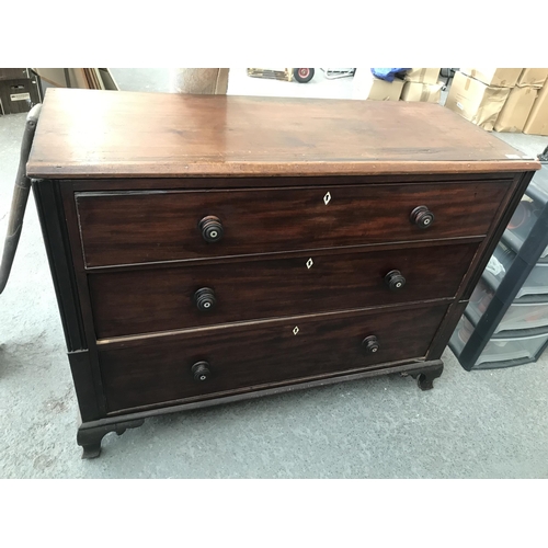 287 - 3 Drawer chest