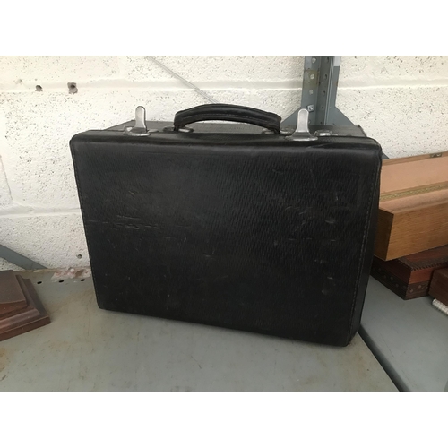 9 - Vintage doctor's case