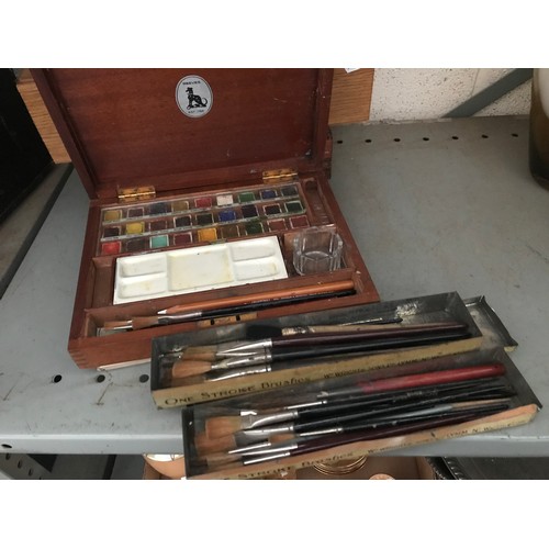 15 - Quantity of artist's brushes etc