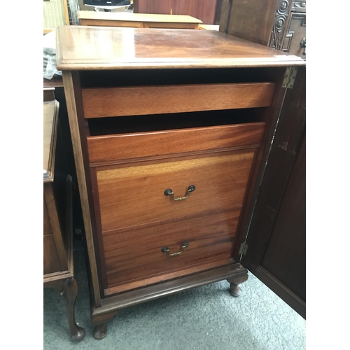 289 - Cabinet with 4 internal drawers