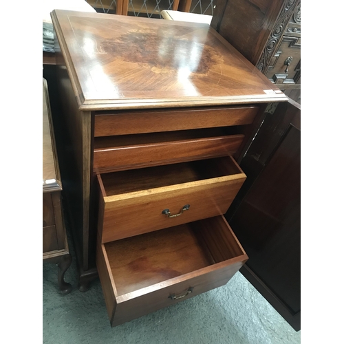 289 - Cabinet with 4 internal drawers