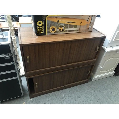 400 - 2 Storage cupboards