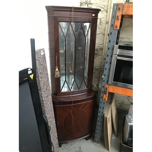 411 - Corner cabinet