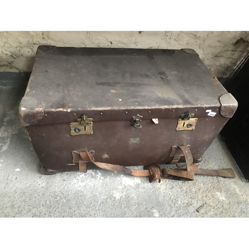 444 - Pukka luggage trunk