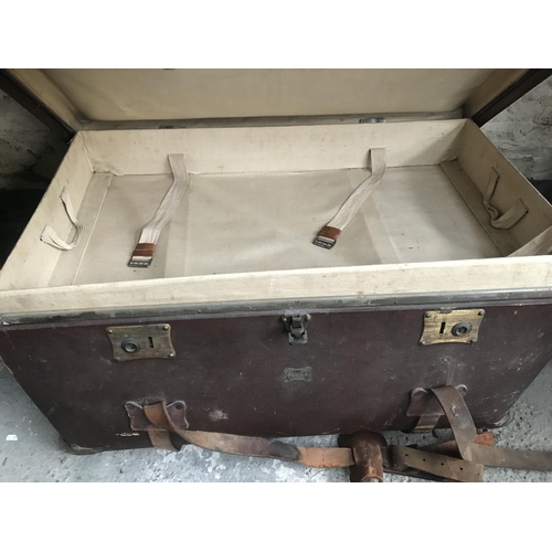 444 - Pukka luggage trunk