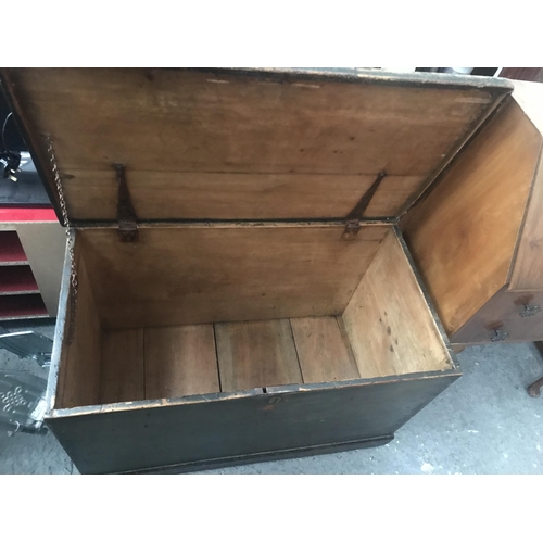 318 - Vintage chest