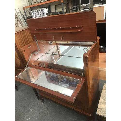 328 - Cocktail cabinet