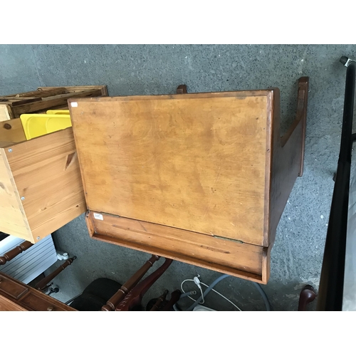 285 - Vintage school desk