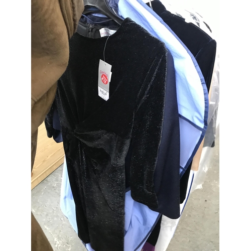 286E - Quantity of lady's clothing