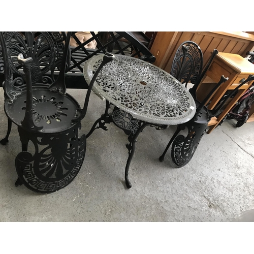 293 - Garden table and 4 chairs