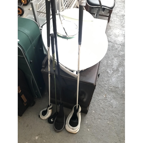 370 - 4 Golf clubs