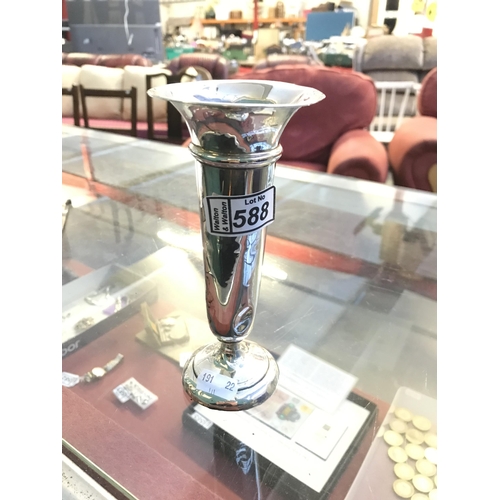 588 - Silver vase (total weight 111g)