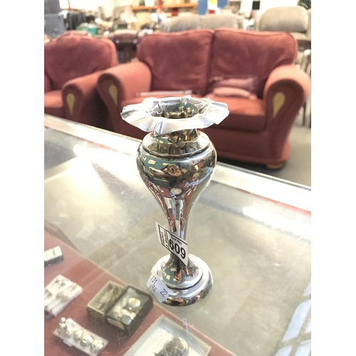 609 - Silver vase (total weight 99g)