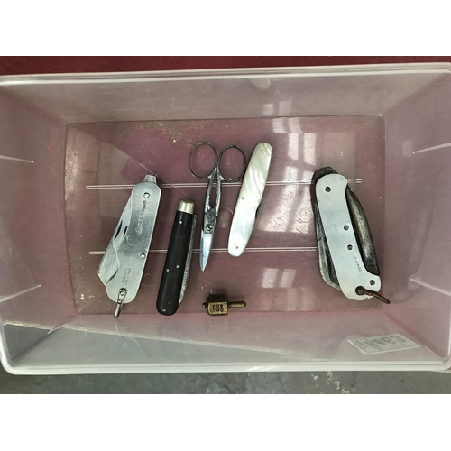 463 - 4 Collector's penknives including military