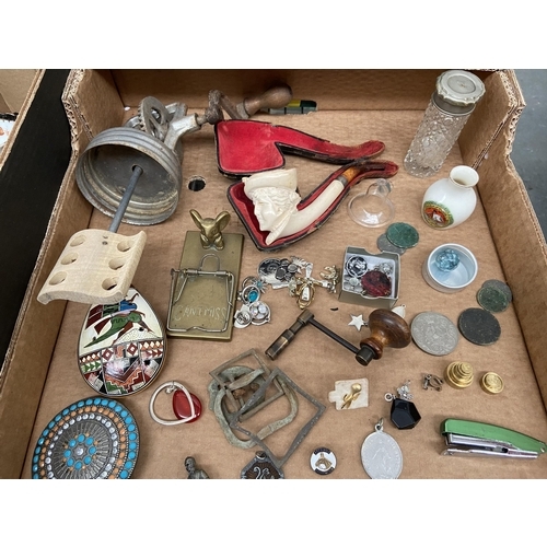 86 - Box containing a tobacco pipe, curios and metal detecting finds etc