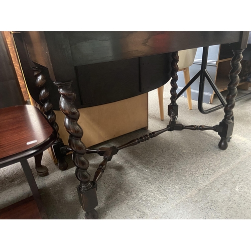 309 - Drop leaf table