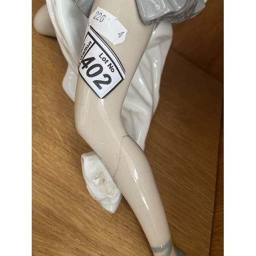 402 - Large Nao figure (broken leg)