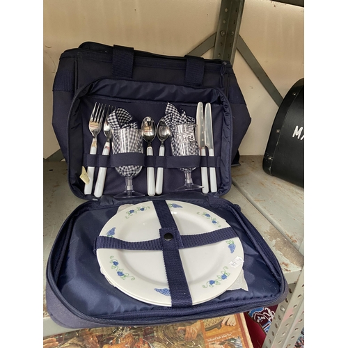 168 - A 'cool bag' picnic set