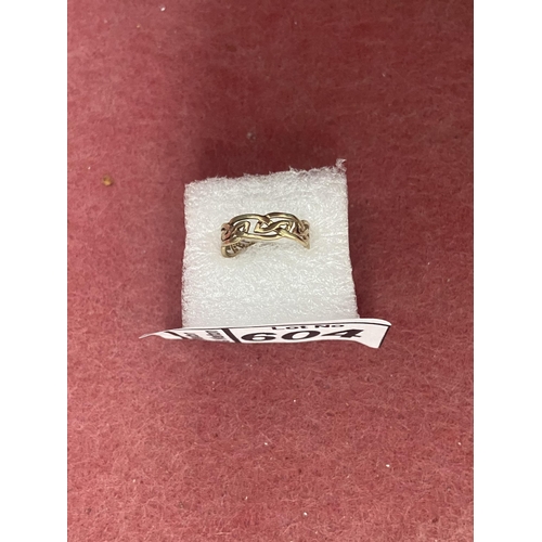 604 - 9ct Gold children's adjustable ring