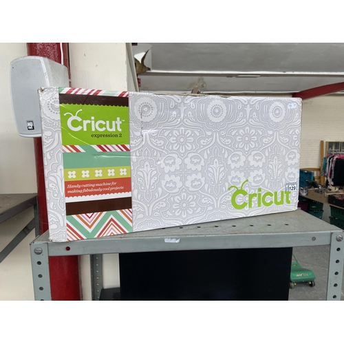 129 - Boxed Cricut hobby cutter