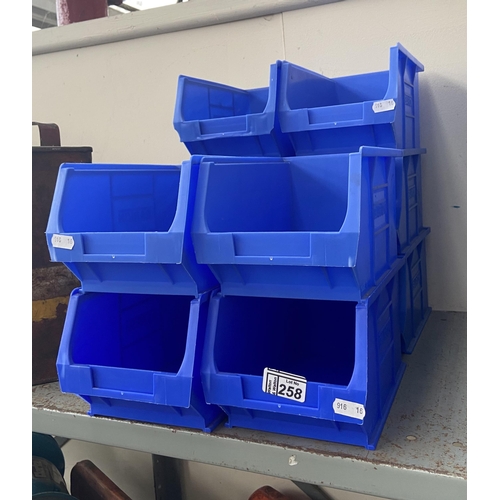 258 - 10 Storage trays