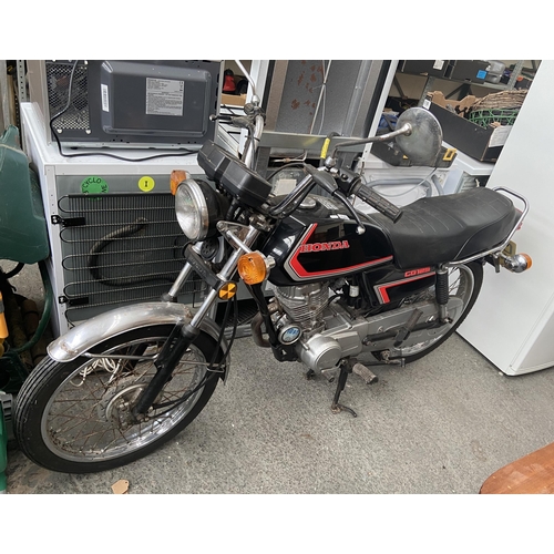 303 - Honda CG 125 motorbike