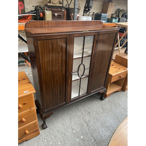 399 - Vintage display cabinet