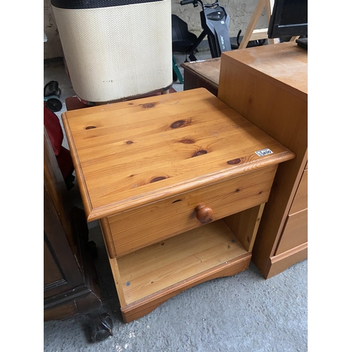 400 - Pine bedside