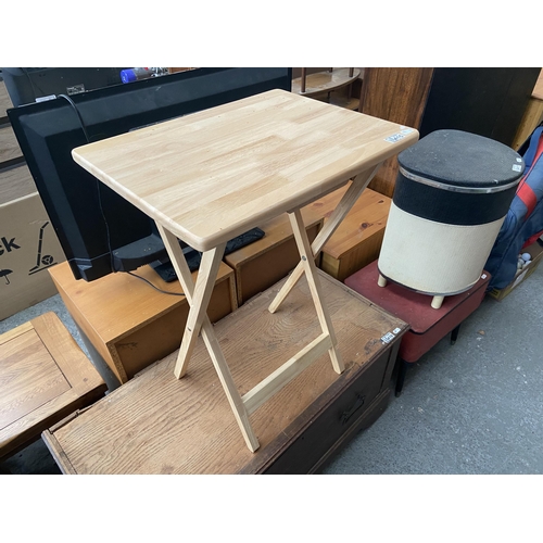 415 - Maple folding table