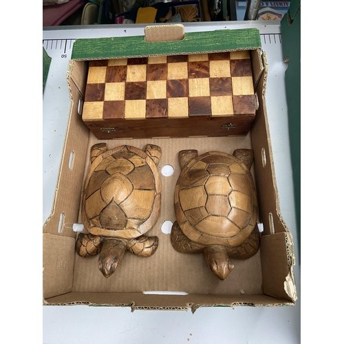 516 - Box containing chess pieces and wooden turtles