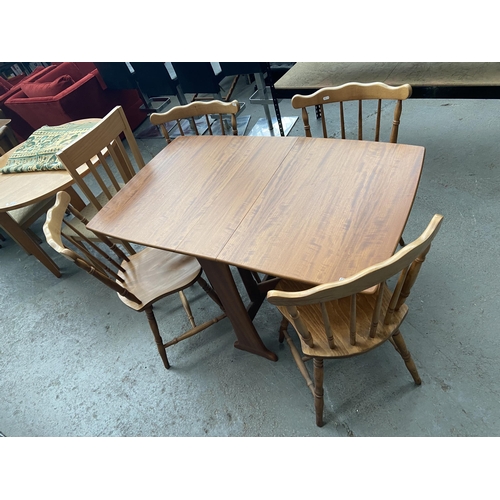 524 - Dining table and 4 chairs