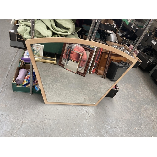 625A - Arched mirror