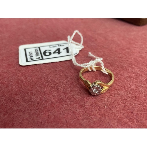 641 - Lady's 18ct gold ring