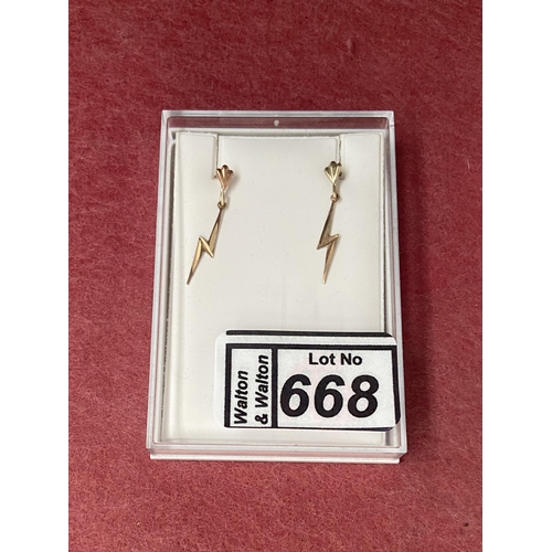 668 - Pair of 9ct gold drop earrings