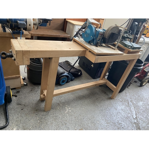 285 - Wood work bench