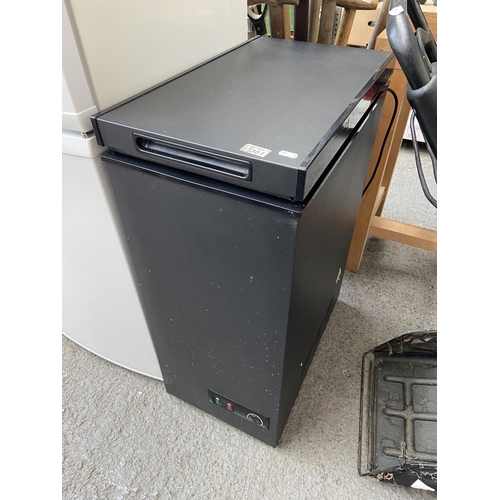 301 - Slimline chest freezer