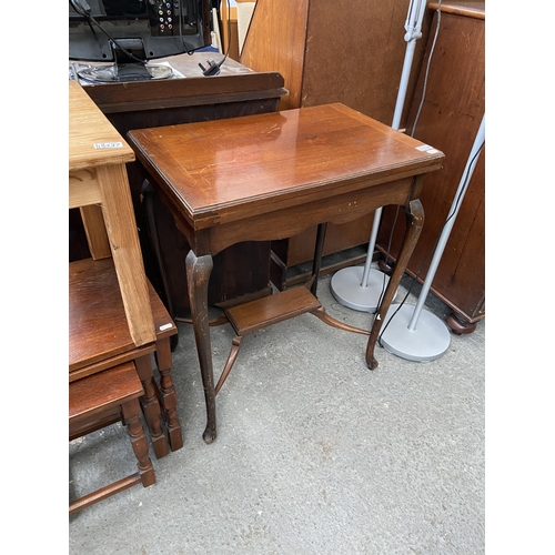 338 - Vintage swivel top card table