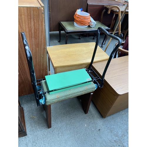 354 - Stool and a garden kneeler