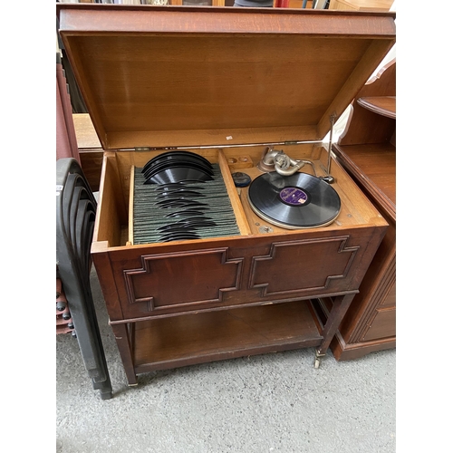 327 - Wind-up gramophone in cabinet A/F