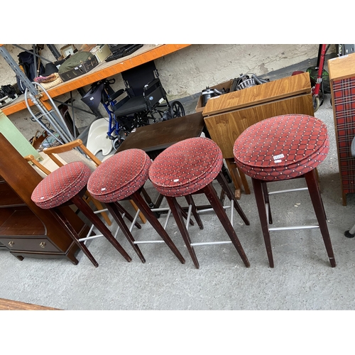 337 - 4 Bar stools