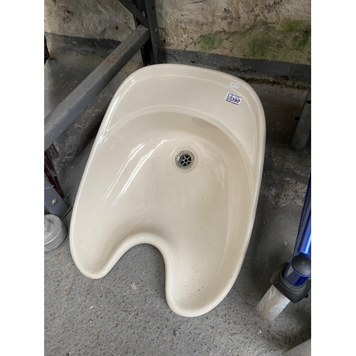 390 - Back wash basin