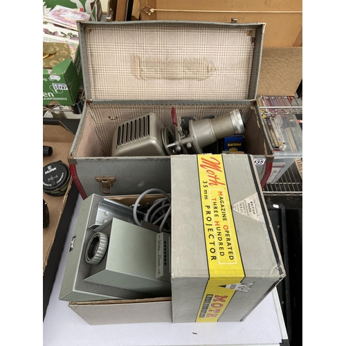 435 - 2 Vintage slide projectors