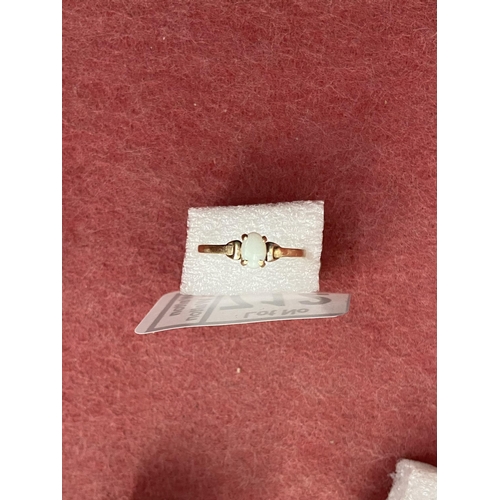 712 - 9ct Gold ring