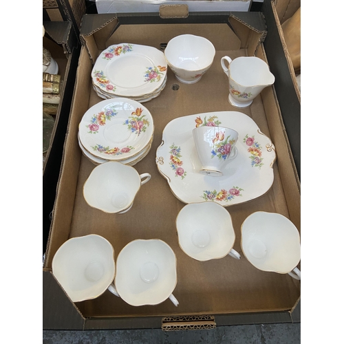 85 - Box containing floral 'Windsor' Bone China