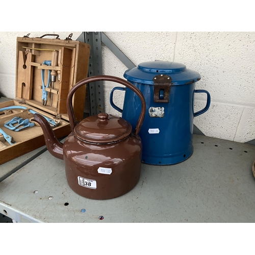 38 - Vintage enamelled kettle and soup pot