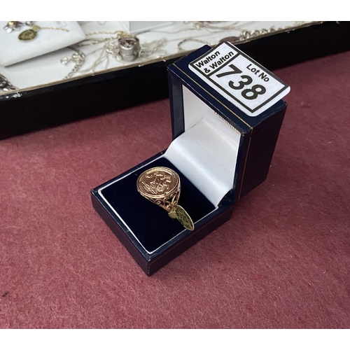 738 - 9ct gold 'St George' ring (3.2g)