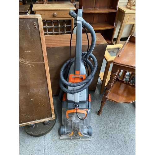 324 - Vax carpet cleaner (working)