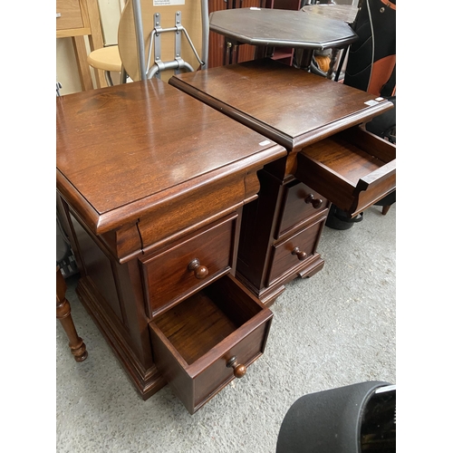 326 - 2 Mahogany bedsides