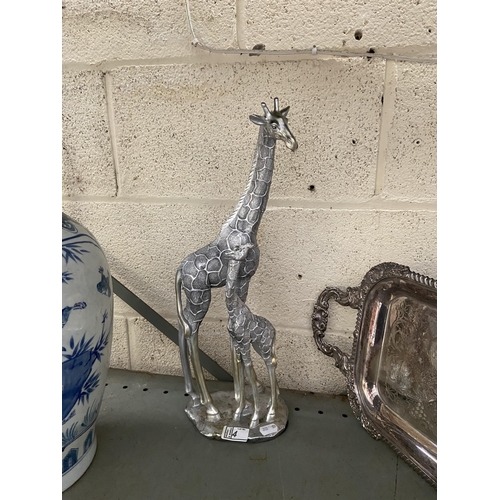 4 - Modern giraffe ornament